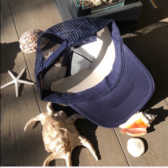 🌴🔥FREE...WITH LARGE BUNDLE🔥🌴 - Picture 5 of 5